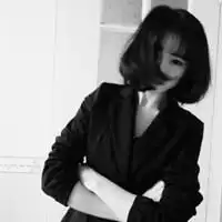 短发头像女生高冷黑白微信头像图片大全
