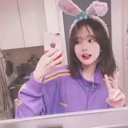 女头悲喜都要过何必不快乐.
