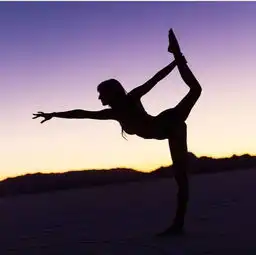 经历强暴抑郁自杀后,她靠上百张不雅照重生,还感动了全世界
