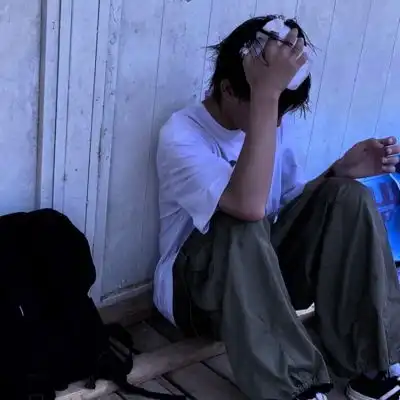 宋知意ins文艺范真人高冷清新男生头像
