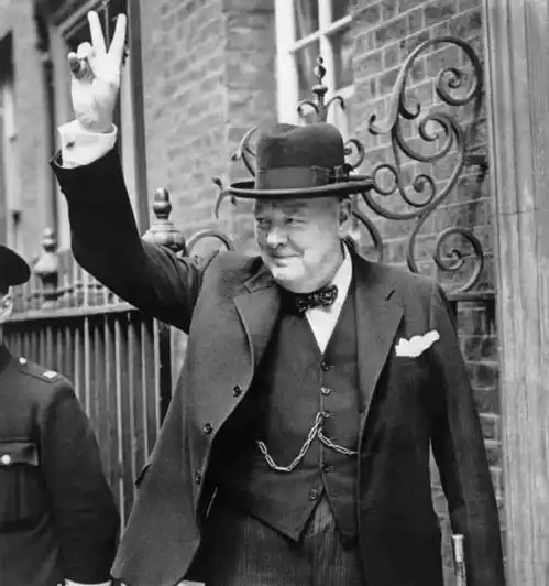 刚到英国合照乱摆剪刀手,帅气学长差点被我当场气死
