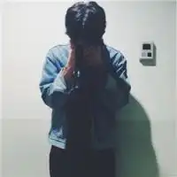 流泪动漫男黑白伤感图片微信头像图片大全
