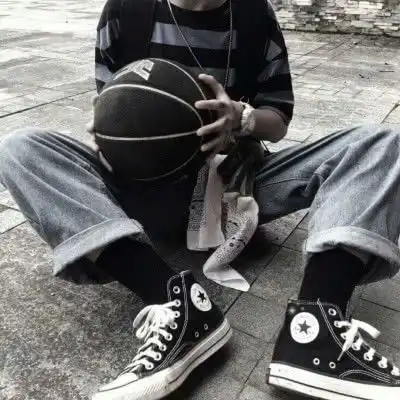 打篮球时,男生觉得贼丢脸的3行为,在女生眼中是心动啊
