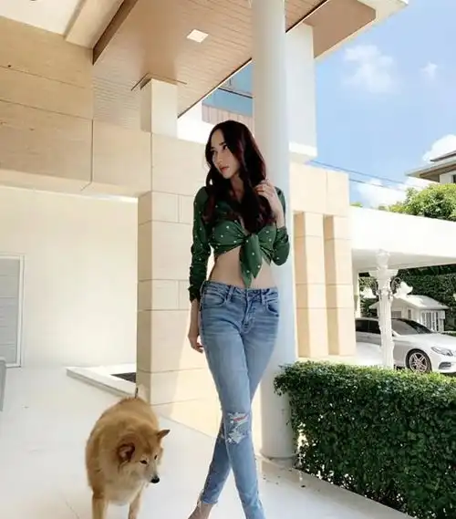 泰国最美女神之一超模身材萝莉脸42岁如少女
