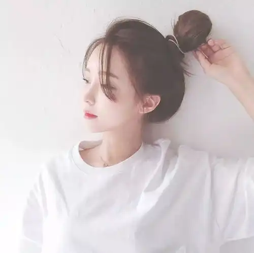 女生头像你在没有我的世界里安然无恙
