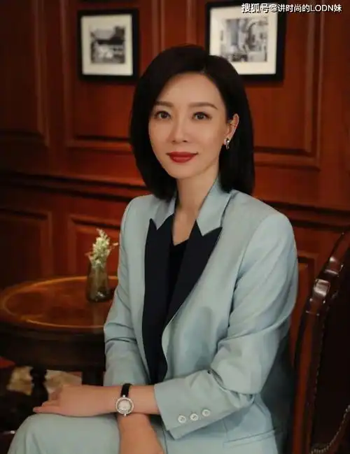 陈数多喜欢职业装西装套装尽显优雅穿搭法,职场女性值得学
