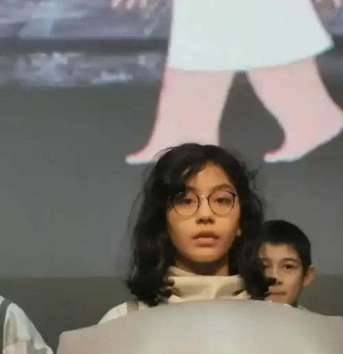 刘烨俩儿女出席戏剧发布会,12岁诺一帅气如王子,霓娜漂亮有气质
