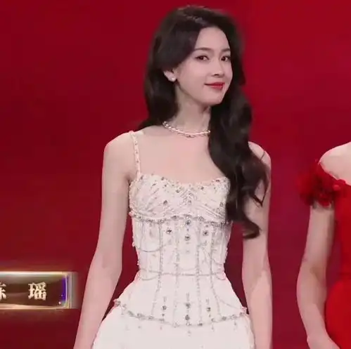 37岁刘亦菲美翻了,人松肉紧风情万种,水蛇腰撩人于无形
