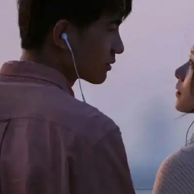 2023高冷气质唯美女生情侣头像
