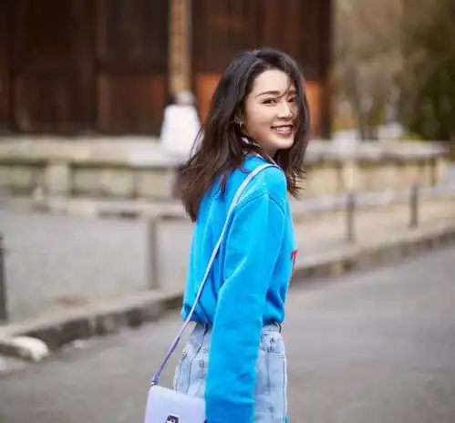 李沁撞衫章子怡都不输,私服衣品更是绝美,完全堪称时尚教科书
