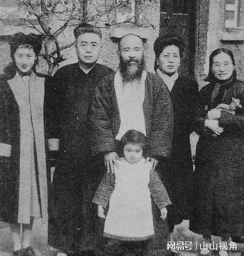1921年,张大千见到了一个女人,可他却当场脸色大变,跪了下来
