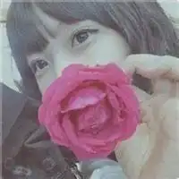 女生口里含玫瑰花微信头像微信头像图片大全
