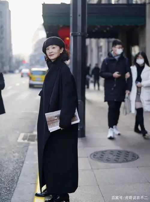 原来穿搭真能惊艳时光,三木妈妈的极简风,50岁也能穿出自己的美
