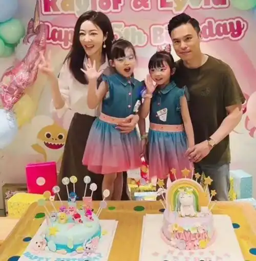 熊黛林双胞胎女儿近照曝光,小姐妹身高差距超大,越长越像爸爸
