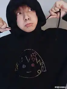 罗志祥周扬青互穿衣服,衣服上的图案很特殊,罕见同框秀恩爱
