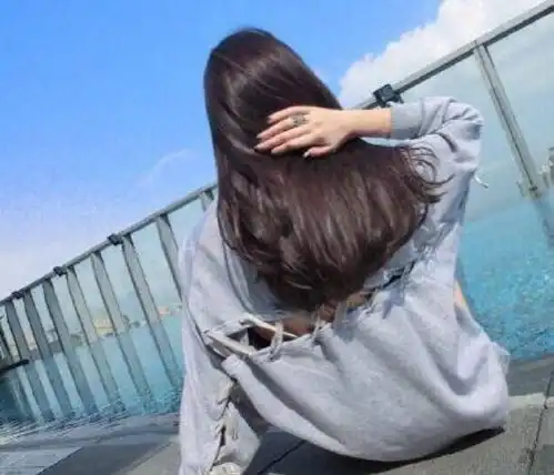 拼多多增添了光彩这与微信正式更新支持关闭朋友圈和账号切换有关
