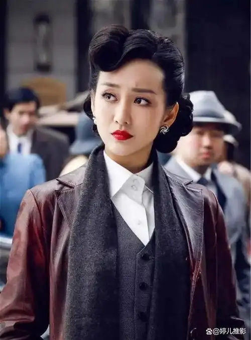 熟年空降开播,本是冲着郝蕾去的,我却被女三的颜值惊艳了
