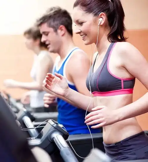 这个动作可以随时随地养护膝关节,让你膝盖晚报废十年
