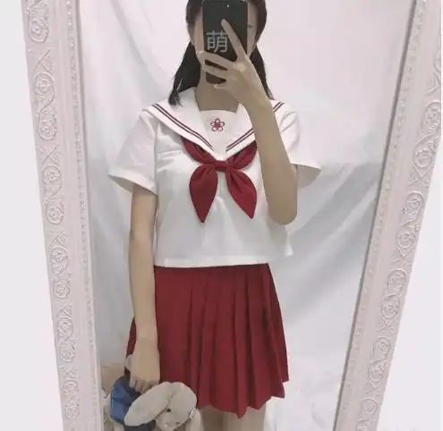 we粉丝为了给战队加油,不惜化身女装大佬现场助威
