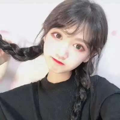 扎两个小辫子发型的可爱清纯头像
