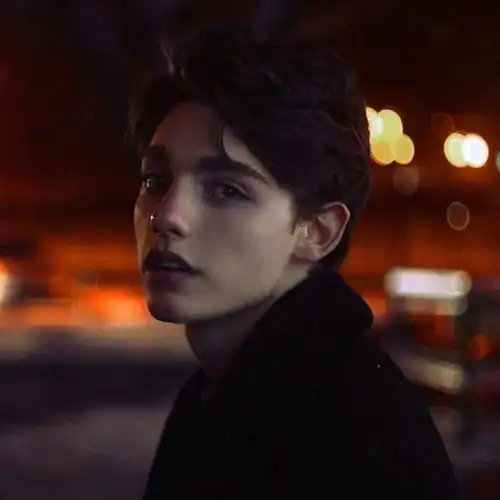 头像壁纸想你,但不想承认
