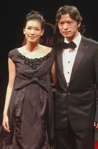 首代超模,当年小护士广告风靡全国,与谢晖被誉为国内小贝和辣妹
