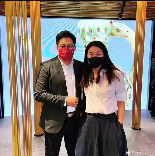 3胎妈妈郭晶晶40岁表演芭蕾舞,老公儿子齐助阵,真是人生赢家
