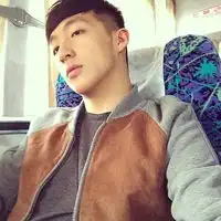 非主流霸气男生qq头像不带字谈过恋爱你才会知道爱情是这么痛苦
