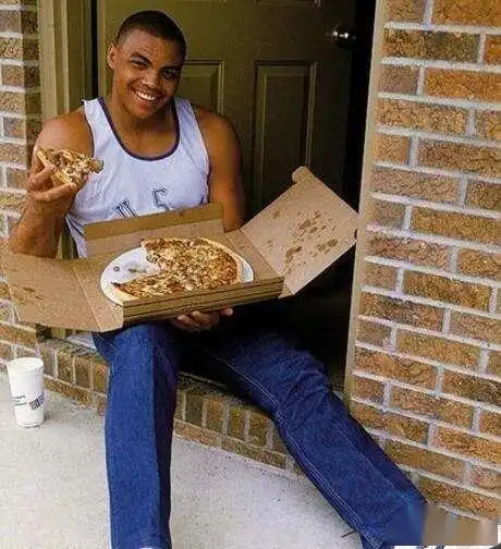 混nba就一定要自律他们吃汉堡炸鸡都能打爆对手,奥胖就像开挂
