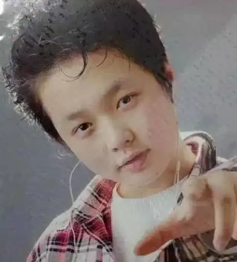 明星儿时照我只认出了张艺兴,能认出4位堪称追星达人
