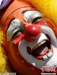 墨西哥小丑集会放声大笑呼吁世界和平
