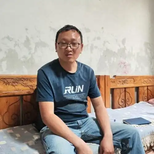 青岛8岁男童被教练殴打致死案一审开庭,孩子爸有信心讨回公道
