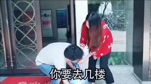 遇到这样的小哥哥是什么心情,小姐姐的表情说明了一切
