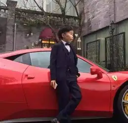 他曾是快手红人外星人陈山,今身世曝光被网友反感
