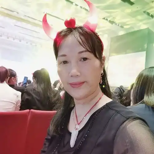 50岁的女人,如何度过焦虑期,晚年的底气是来自物质还是精神
