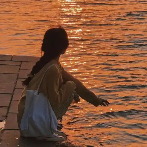 女生头像别让平淡的生活耗尽所有的向往
