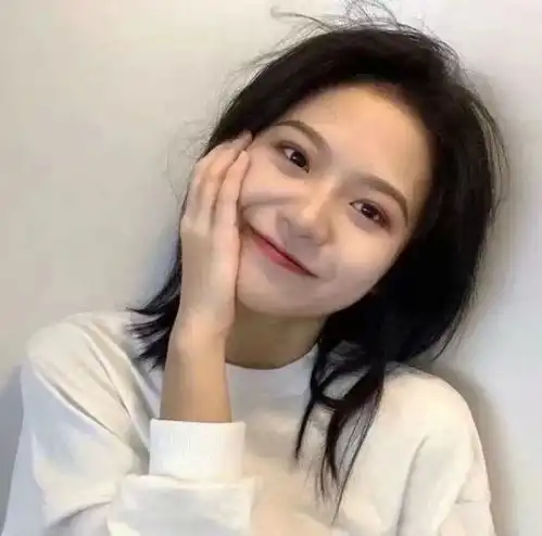 女生头像拐个弯,与生活和解,得失都随意
