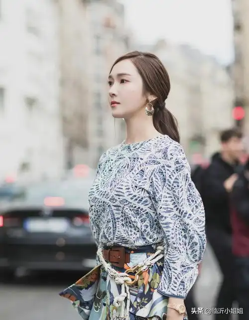 郑秀妍,女团出道的高冷美女,集颜值和才华于一身,太迷人了
