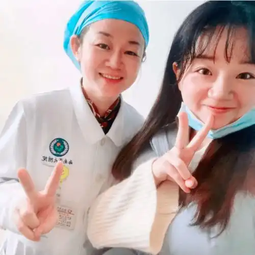 这对神仙母女火了,双双考上研究生做完同事做同学
