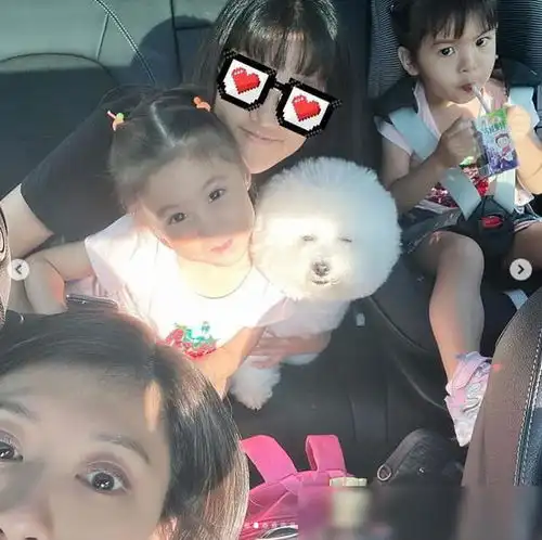 贾静雯晒45岁生日照,视后也要带娃买菜,梧桐妹长文祝福超暖心
