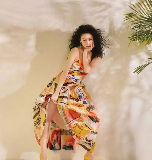 宣璐变摩登女郎,蓬松泡面发配红唇,网友大姐你变了
