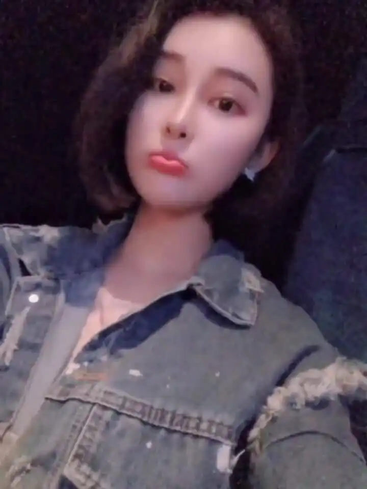 认识了一年的女闺蜜,今年30岁,现在都没有男朋友,把人愁怀了
