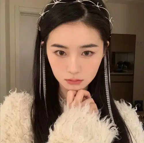招桃花温柔小众真人女生头像324
