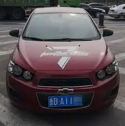 车牌贴片变脸,聪明反被聪明误,该罚
