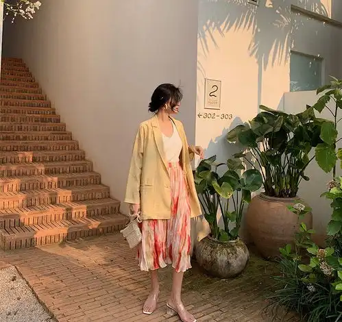 这个夏天,从一条法式复古连衣裙开始你风情万种的女人味
