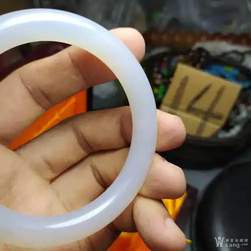 全品白玛瑙镯子
