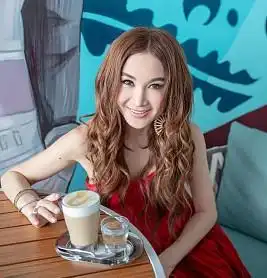 温碧霞年过50,依旧甜美如少女女人要想保养自己,先做到这3点
