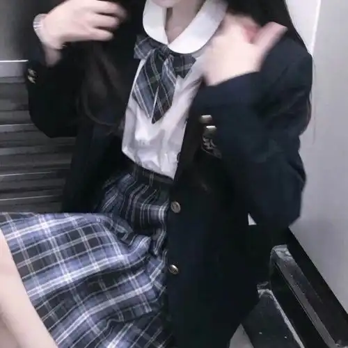超火小清新部位女生头像以前喜欢一个人,现在,喜欢一个人
