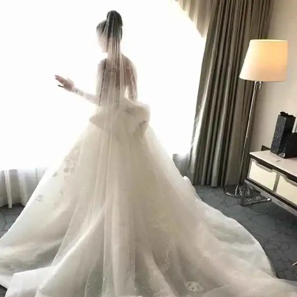 露背婚纱图片优雅与性感并存
