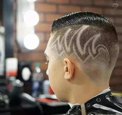 40岁男人,尽量少留这3种发型油腻显老,颜值高也hold不住
